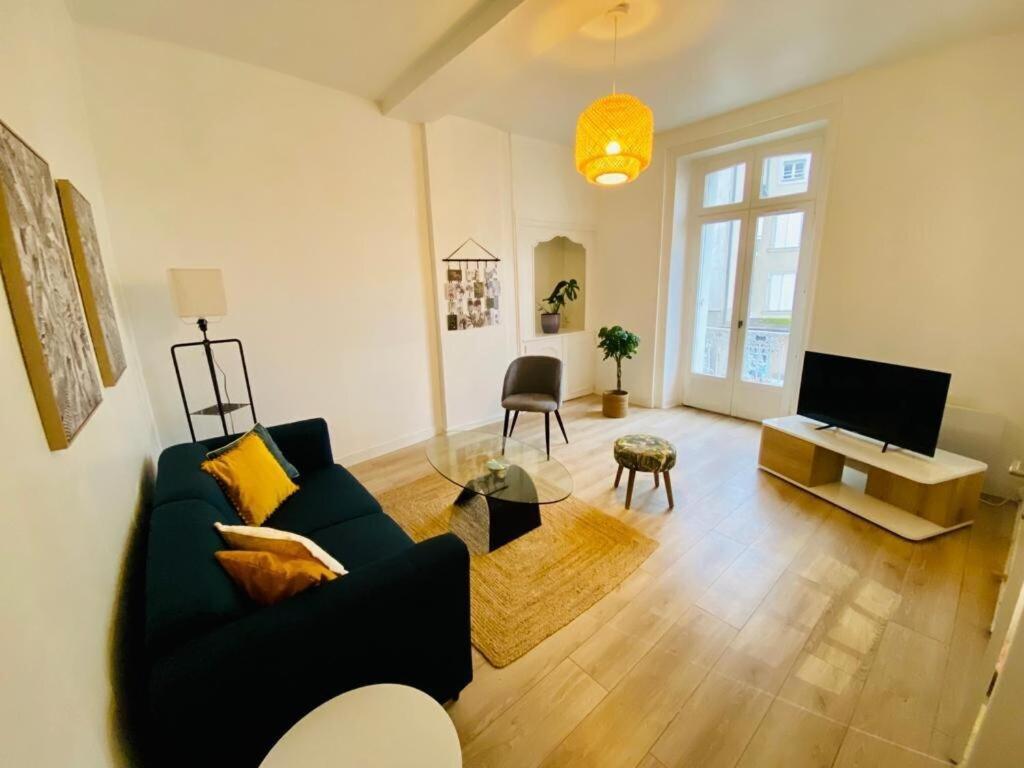 Au Coeur De Ville Laval  Phòng bức ảnh