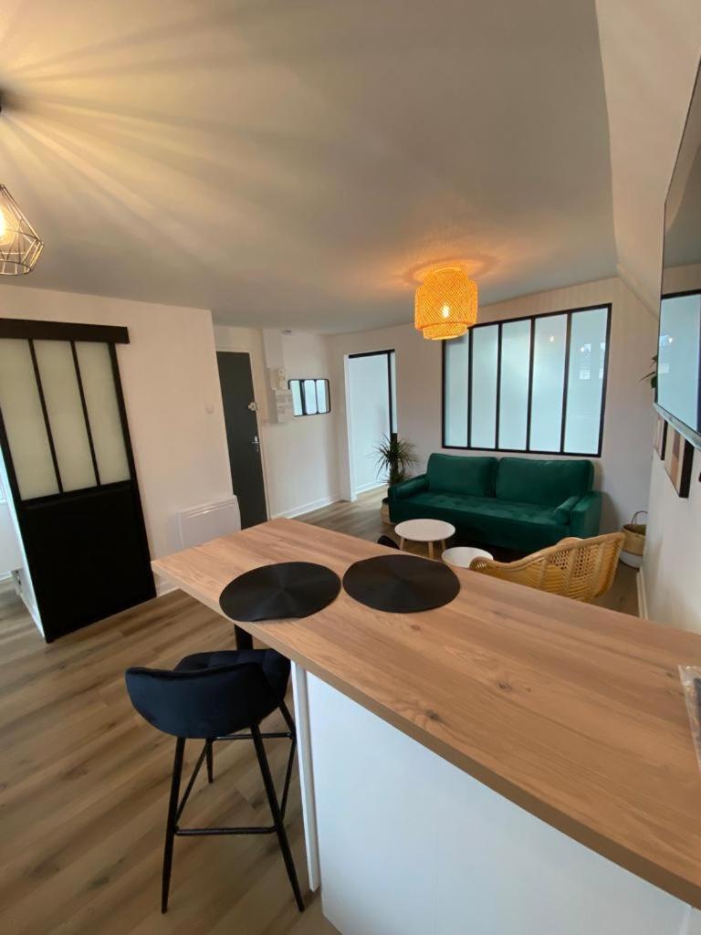 Au Coeur De Ville Laval  Phòng bức ảnh