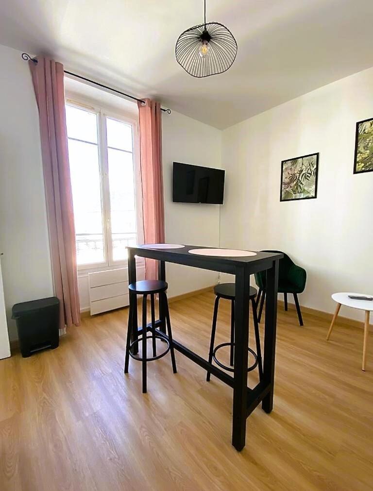Au Coeur De Ville Laval  Phòng bức ảnh